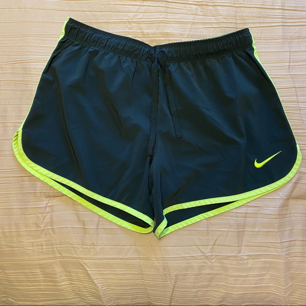 🖤💛 Nike Women’s Running shorts Size S